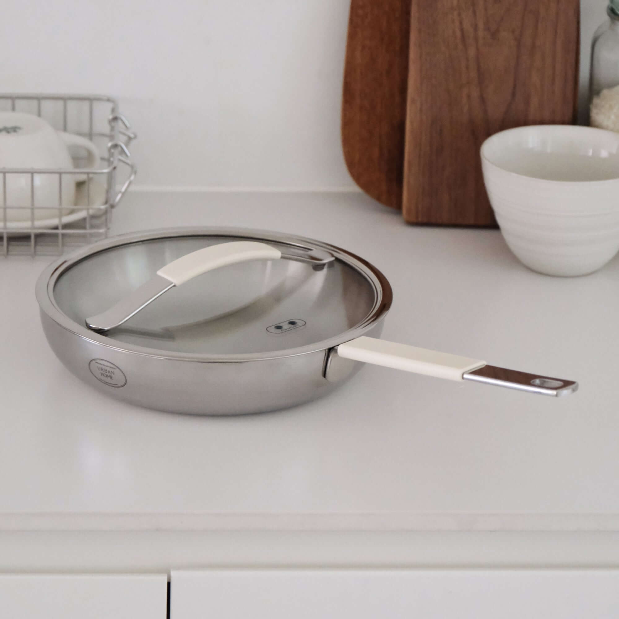 ubenkaku frying pan with silicone heat resistant grips